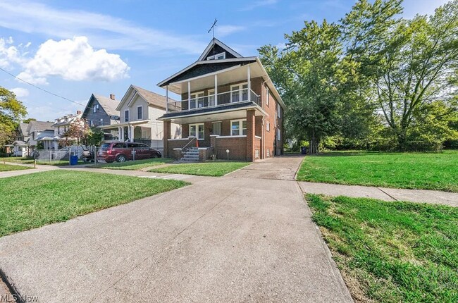 Building Photo - 793 E 156th St