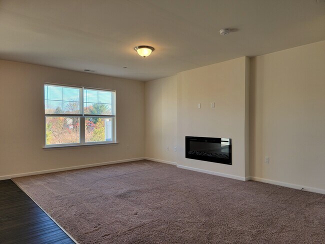 Foto del edificio - 50 Rollins Ln