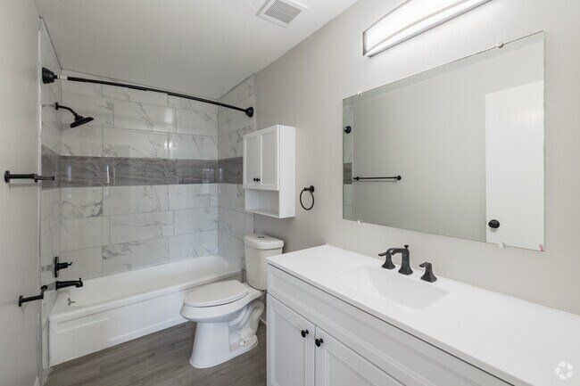 3 habitaciones, 1,5 baños - 111 m² - The Estate - Baño - Goddard Estates