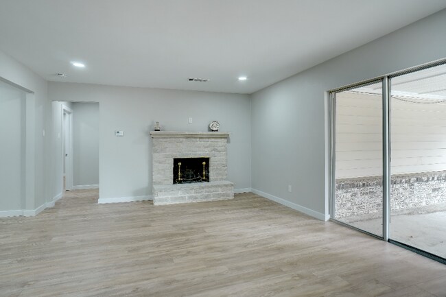 Building Photo - 5031 Oak Timbers Ct