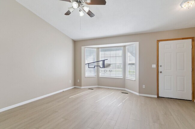 Building Photo - Updated Roy Utah 5 Bedroom 2 Bathroom Home!!