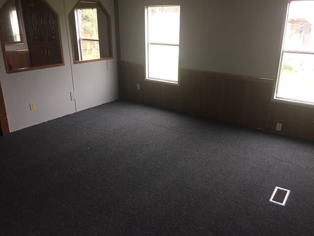 Building Photo - 610 Chickadee St