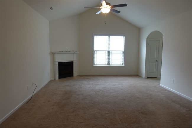 Building Photo - 185 Bur Oak Dr