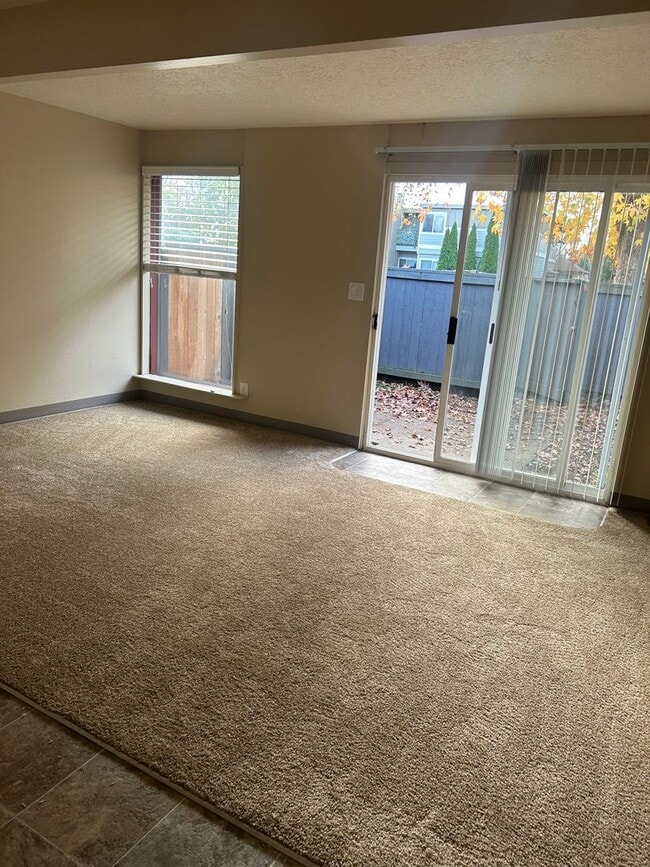 Building Photo - (690) Circle Drive Court - 1 Bedroom / 1 Bathroom