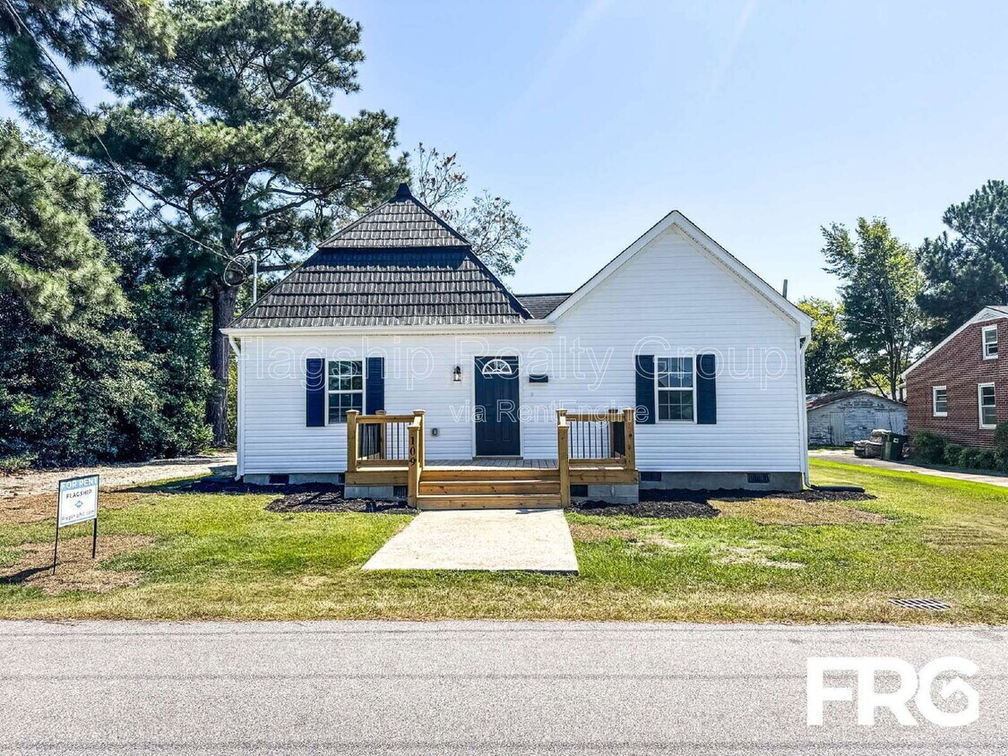 Primary Photo - 109 SE Railroad St
