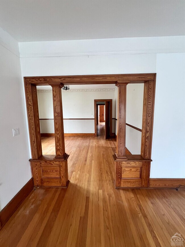 Foto del edificio - 60 Pulver Ave