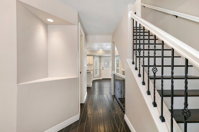 Building Photo - 685 Fernglen Ct