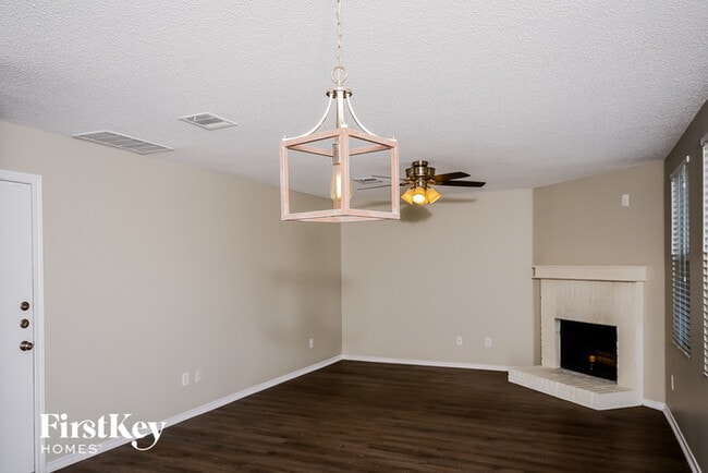 Building Photo - 313 Butch Cassidy Dr