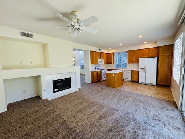 Building Photo - THE BEST OF BOTH WORLDS – FRESH & READY!