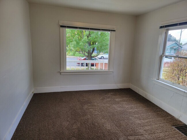 Foto del edificio - Beautiful 4-Bedroom Home In The Garland Di...