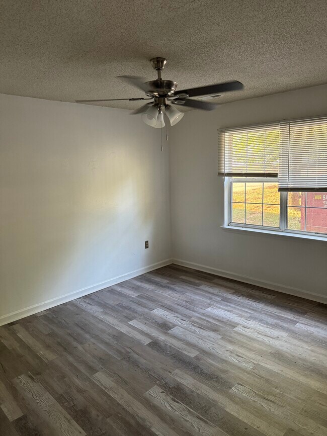 Foto del edificio - 141 Valley Brook Rd