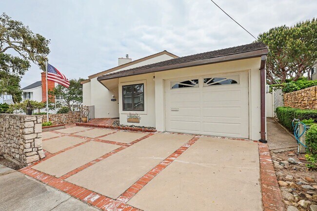 Building Photo - Charming 2 Bedroom Pacific Grove Home with Ocean Views