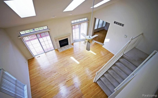 Building Photo - 7246 Gateway Dr
