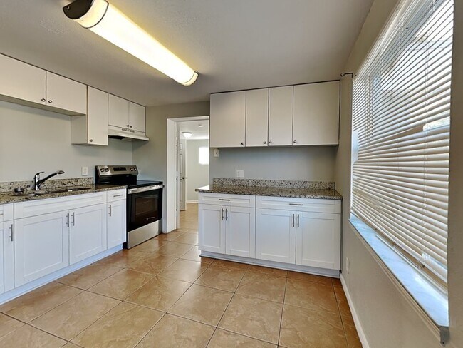 Foto del edificio - 10301 N 17th St