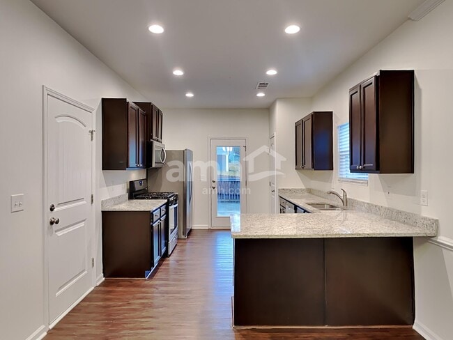 Building Photo - 631 Sunflower Dr