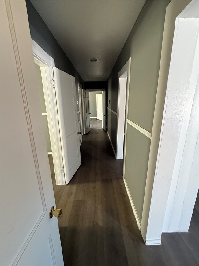 Building Photo - 1300 N 8th St