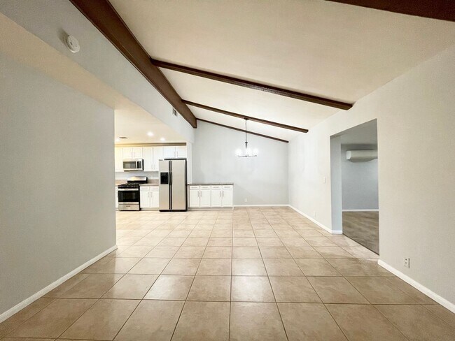 Building Photo - 3 Bedroom 2 Bathroom Home on Cul-De-Sac in...