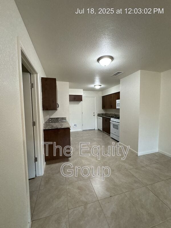 Building Photo - 2438 W Caldwell Ave
