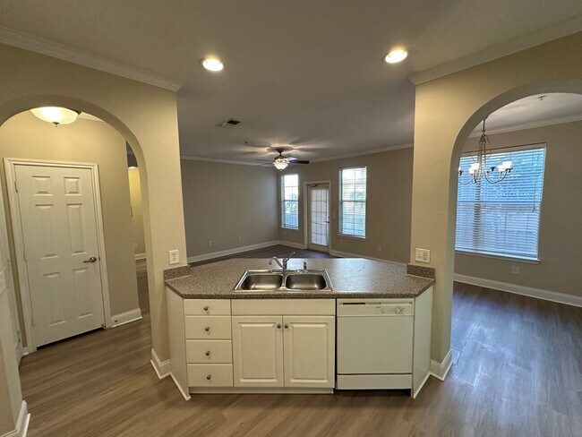 Building Photo - Spacious Downtown 1BR/1BA Condo with Pool View in Park North!!