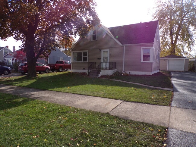 Building Photo - 161 W Franklin Dr
