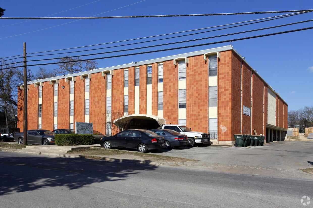 Foto principal - The Campus Edge Apartments