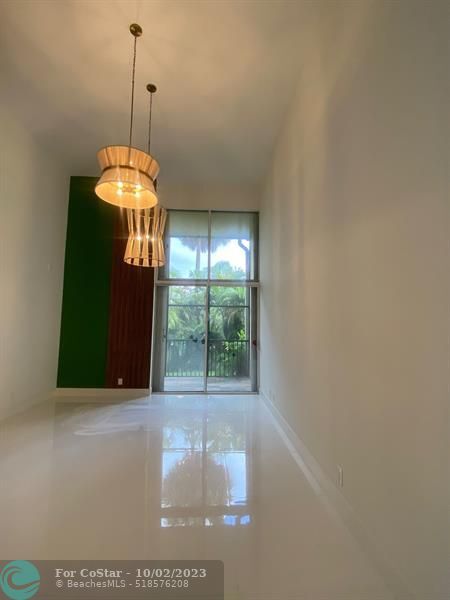 Foto del edificio - 20329 W Country Club Dr