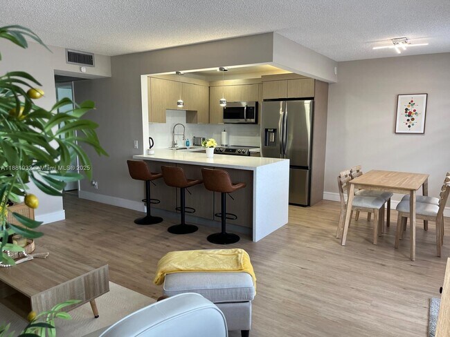 Foto del edificio - 13255 SW 9th Ct