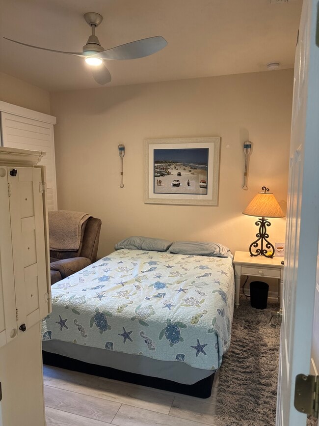 Downstairs bedroom with glass slider out the porch for rent - 3637 Casalta Cir