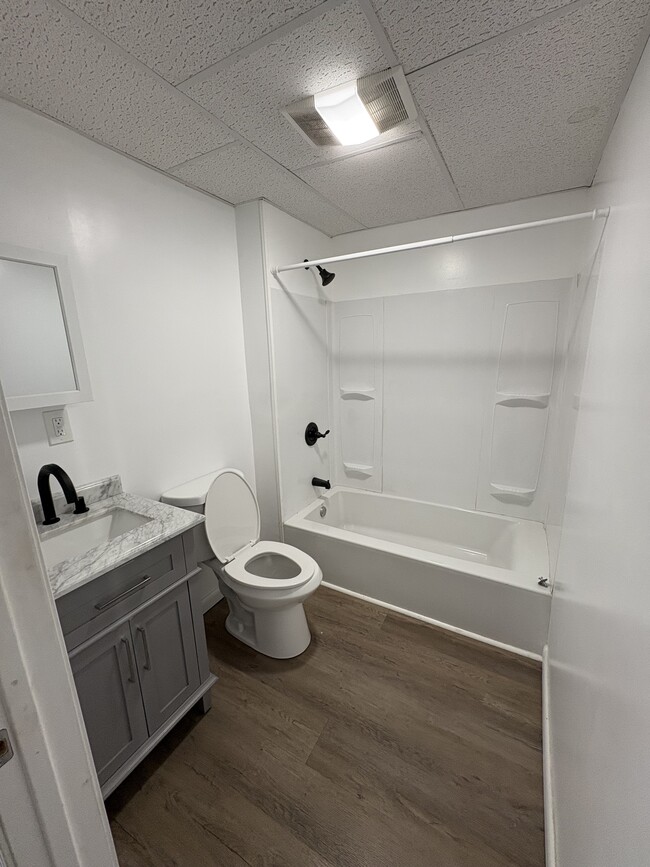 Building Photo - 104 E Breaker St