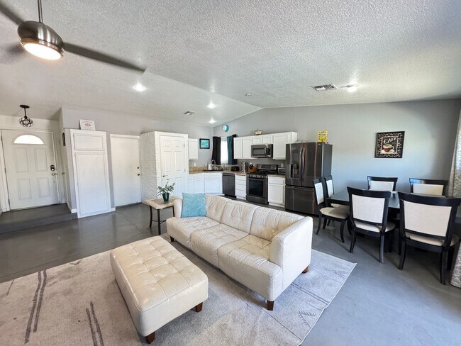 Foto del edificio - 7267 Sixshooter Dr