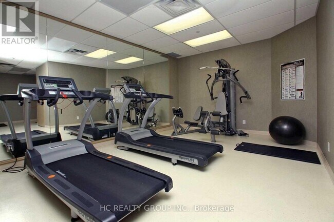 Photo du bâtiment - 18 Holmes Ave