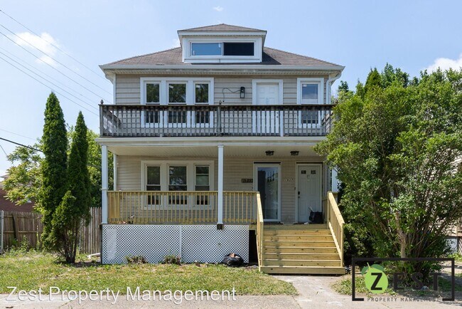 Foto del edificio - 3 br, 1 bath Apartment - 11935 & 11937 Ham...