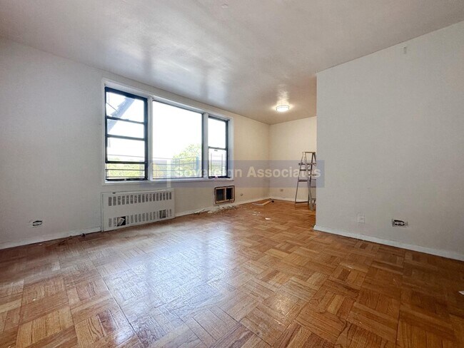 Foto del edificio - 210 West 251st Street