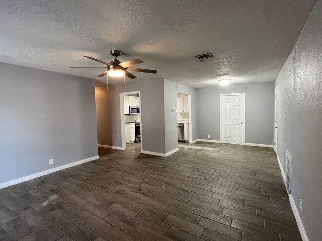 Foto del edificio - Four Bedroom Two Bath in Calallen School D...
