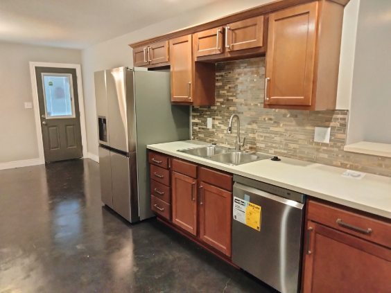 Stainless steel appliances - 1813 SW Central Park Ave