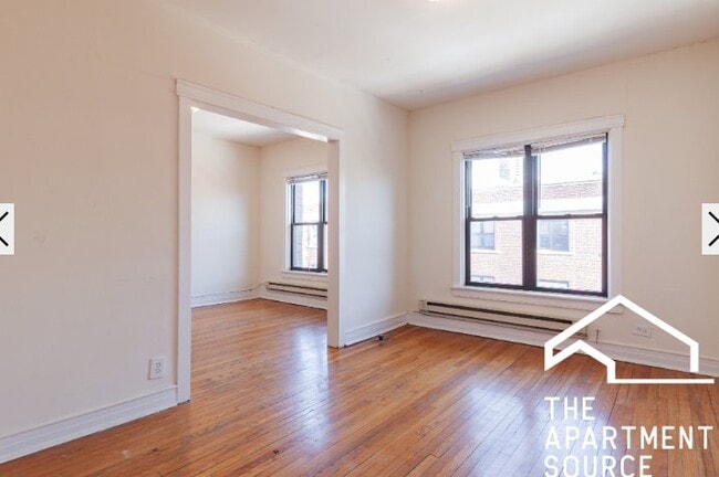 Building Photo - 827 W Waveland Ave