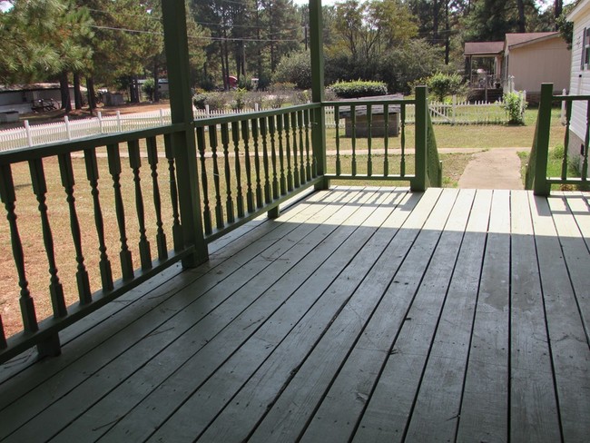 Building Photo - 746 Pointe