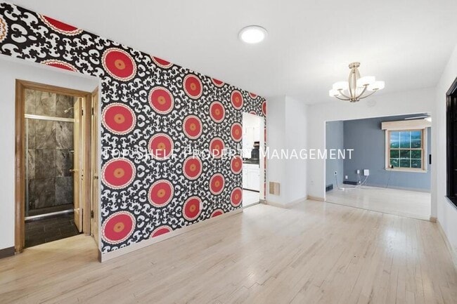 Building Photo - 502 Lacona Ave