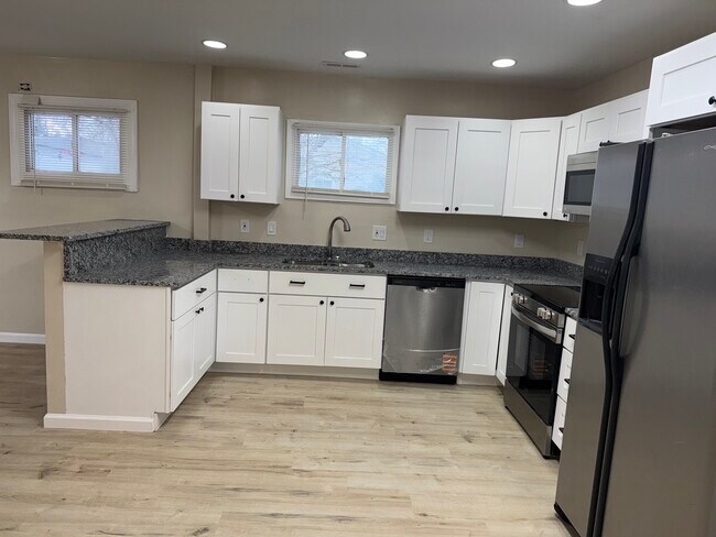 Building Photo - 901 Haledon Rd