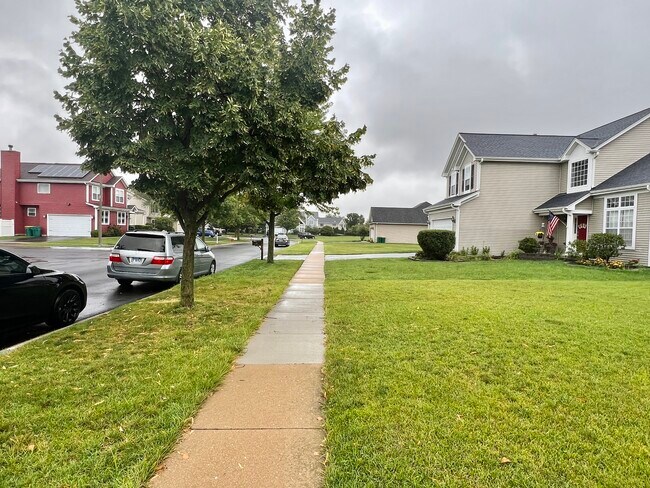 Building Photo - 935 Brassfield Ave