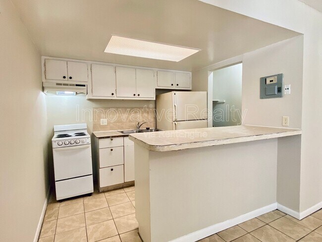 Foto del edificio - 5119 Curry Ford Rd