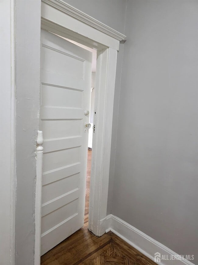 Building Photo - 473 N Grove St