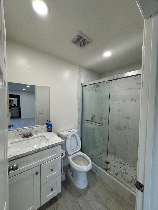 Building Photo - 890 E Avenida De Los Arboles