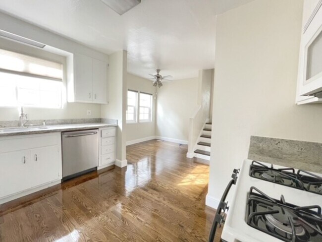 Building Photo - Updated Spacious home in Maxwell Park