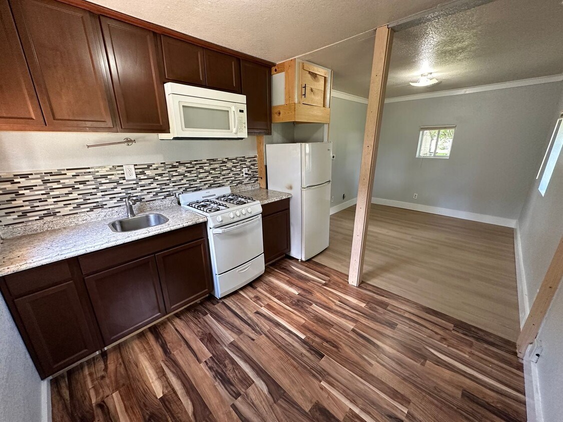 Primary Photo - 1 bed, 1 bath home for rent in quiet Water...