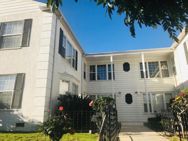 Building Photo - 1503 W Alameda Ave