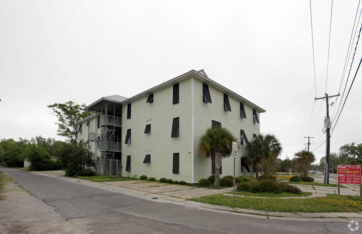 Building Photo - 699 Dunbar Ave