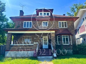 Building Photo - 901 Old Orchard Ave