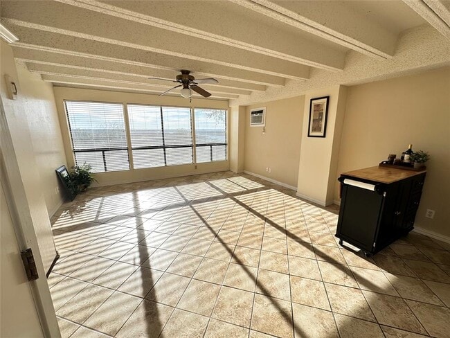 Building Photo - 5916 Lago Vista Way