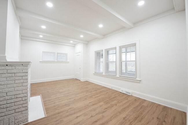 Foto del edificio - 1310 Webb Rd